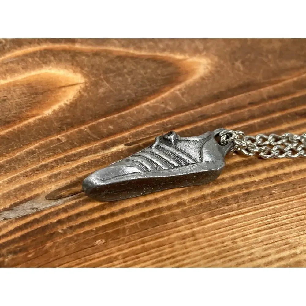 VTG Avon Pewter 1979 Fast Track Shoe Pendant Chain Necklace 20.5”